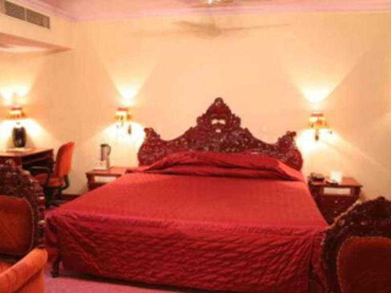 Hotel Grand Sartaj New Delhi Buitenkant foto
