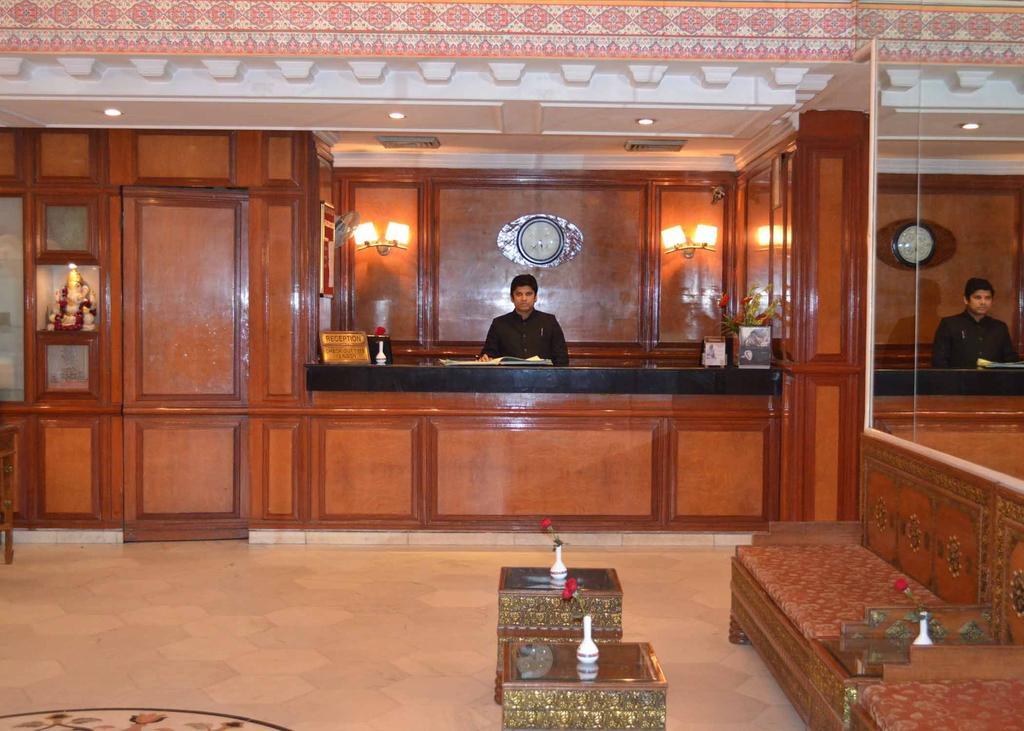 Hotel Grand Sartaj New Delhi Buitenkant foto