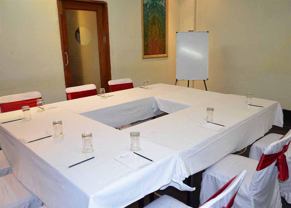 Hotel Grand Sartaj New Delhi Buitenkant foto
